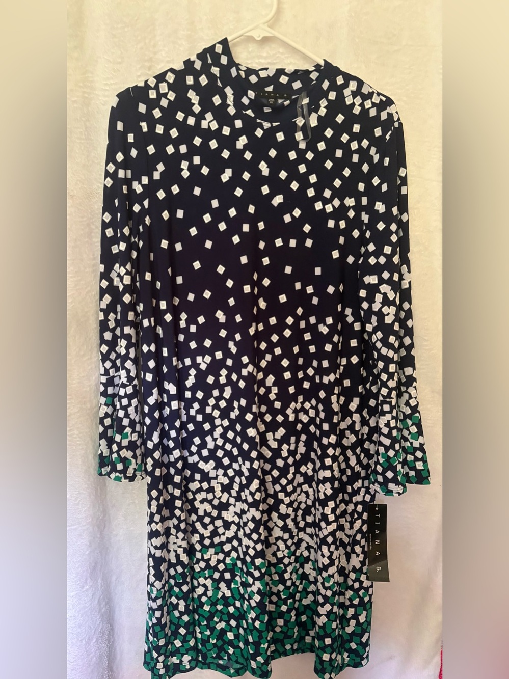 Tiana B  Light Weight Long Sleeve Geo Print Dress (Blue/Green./White pattern)